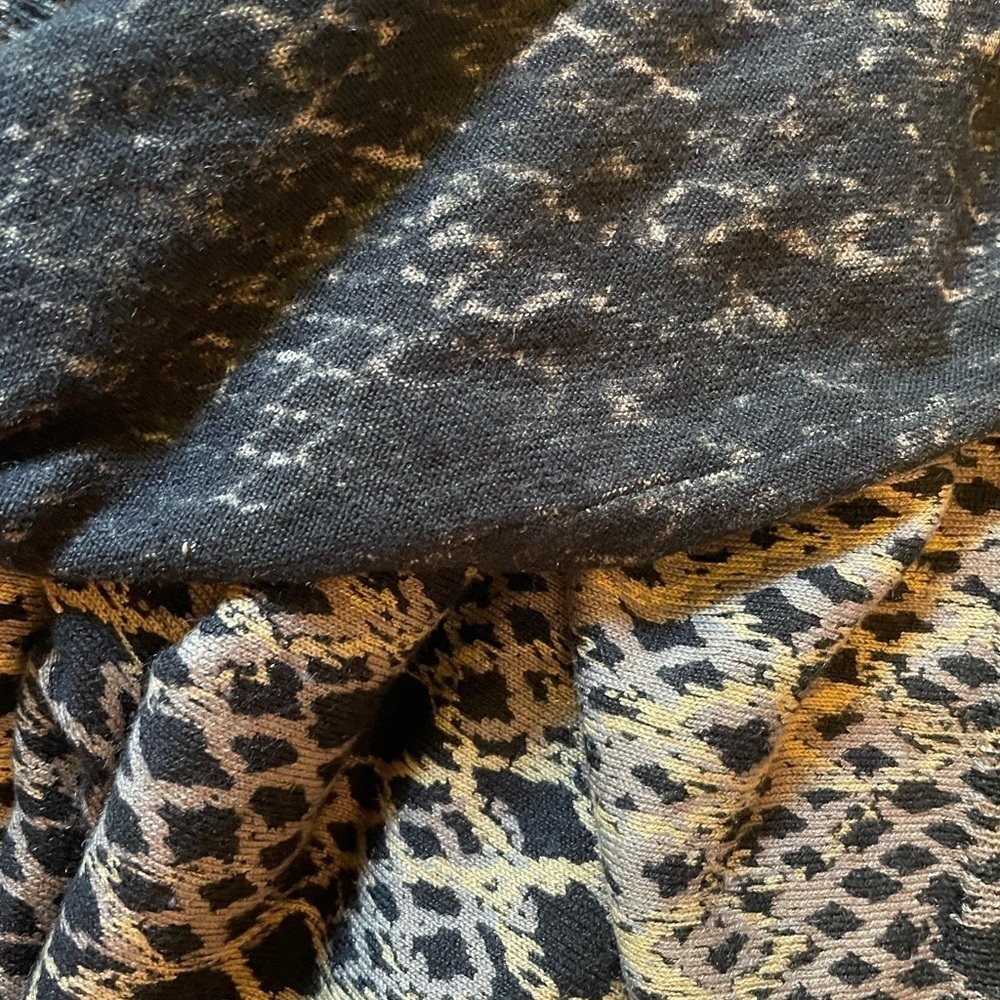 White + Warren cashmere and silk, button down sweater or tunic. Oversized - Picture 4 of 5